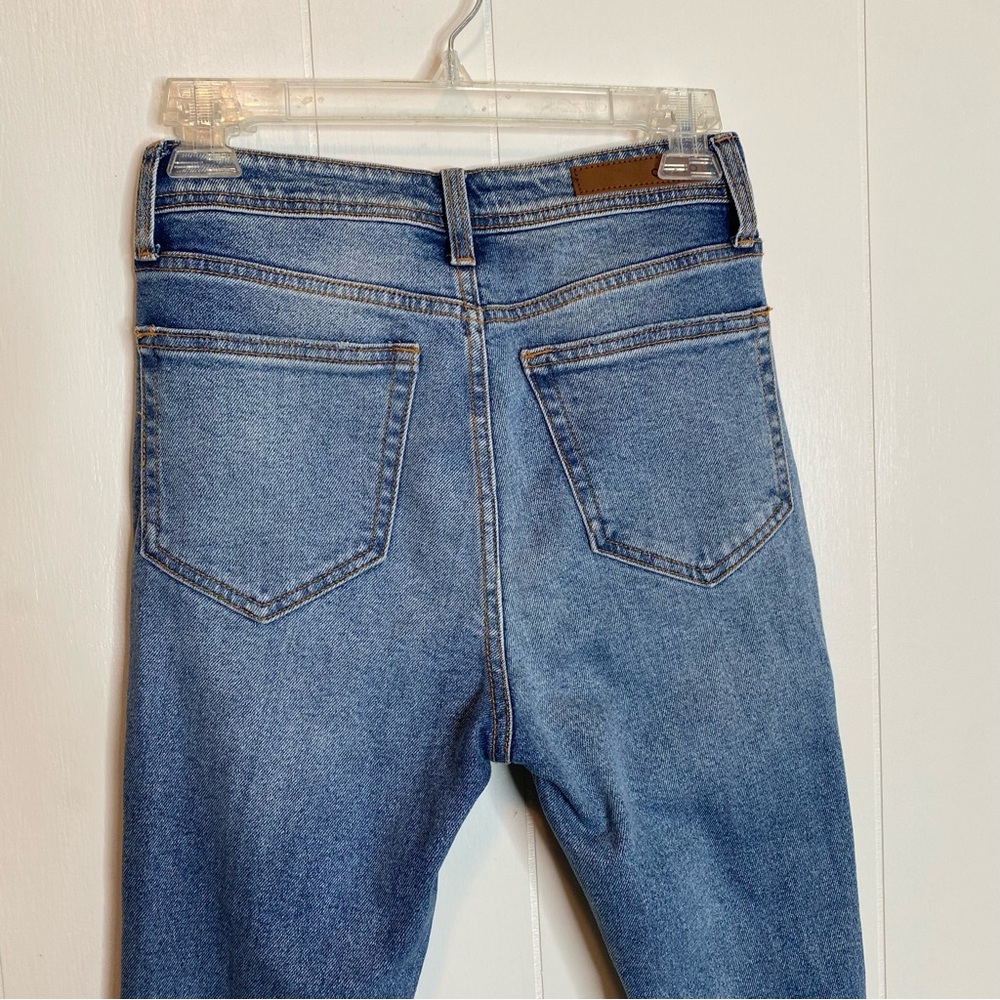 Cello Distressed Blue Wash Mom Skinny Jeans. Size 3 - Picture 7 of 8
